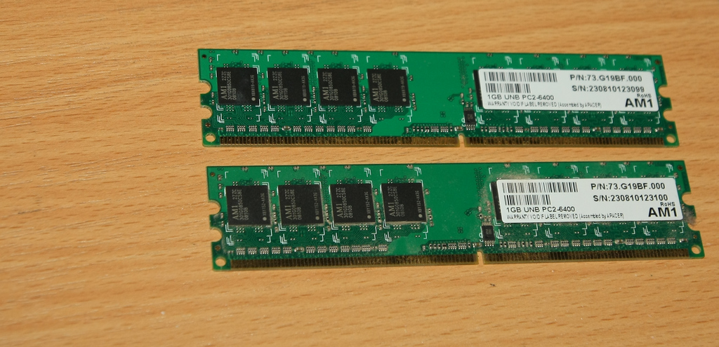 память DDR2 1 Gb.