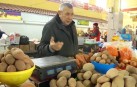 Порівняли ціни продуктів на ринках у Вінниці та Рівному (Відео)