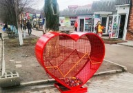Контейнери для збору пластикових кришечок в формі сердець встановили у Калинівці (Фото)