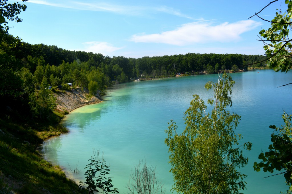 Черепашинський кар'єр: бюджетних туристів приваблює озеро з блакитною водою на Вінниччині (Фото+Відео)