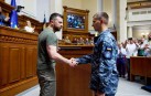 Президент вручив відзнаку «Хрест бойових заслуг» військовому з Вінниччини