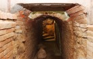 Чоловік розкопував підвал у Вінниці, а натрапив на підземелля. Впевнений, що це вхід до міських катакомб (Фото)
