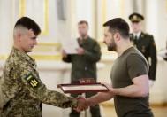 Молодий танкіст з Вінниччини отримав орден «Золота Зірка» з рук Зеленського (Фото)