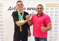 Виборов 4 медалі: хлопець з Немирова став абсолютним чемпіоном України з армреслінгу 