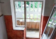 У Калинівці встановлюють вікна в постраждалих внаслідок ракетного обстрілу будинках (Фото)