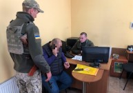 Фальшиві документи та хабар: троє чоловіків намагалися виїхати за кордон на Вінниччині