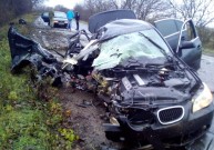 BMW влетіло у дерево біля Ямполя. Загинув 27-річний пасажир