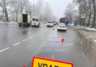 Вантажівка та мікроавтобус зіткнулися на Немирівському шосе. Постраждав пасажир (Фото+Відео)