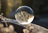 Що буде, якщо залишити мильну бульбашку на морозі?
