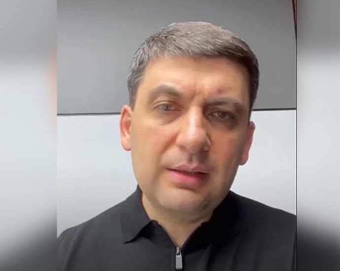 Гройсман закликав людей робити щеплення від COVID-19 тією вакциною, яка є в Україні (Відео)