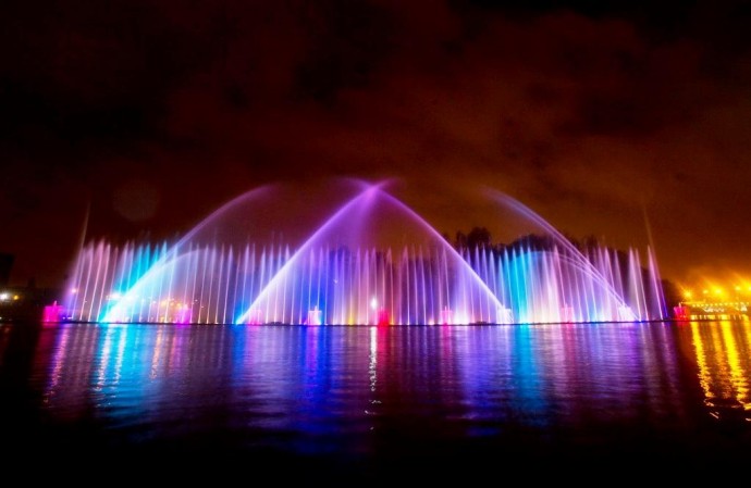 10 років тому у Вінниці вперше запустили фонтан Roshen. Історія водограю у світлинах (Фото)