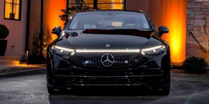 Mercedes отзывает флагманский EQS и S-Class