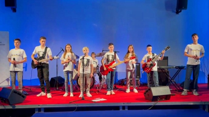Юні музиканти з Вінниці виступають у польських містах на підтримку України (Відео)