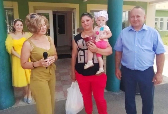 Жінці, яка виховує сімох дітей на Вінниччині, присвоїли звання «Мати-героїня»
