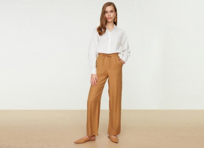 Самые модные женские брюки: какие модели стоит покупать этим летом?
