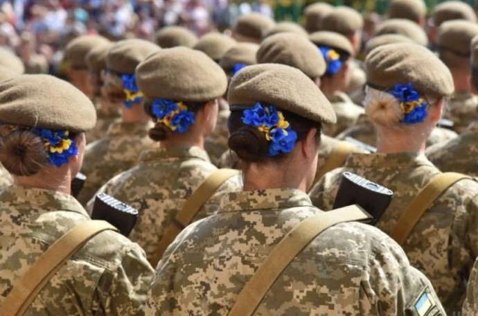 Рада в першому читанні проголосувала за добровільний військовий облік жінок