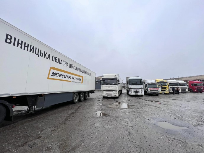 8 вантажівок гуманітарної допомоги з Вінниччини виїхали у Херсон