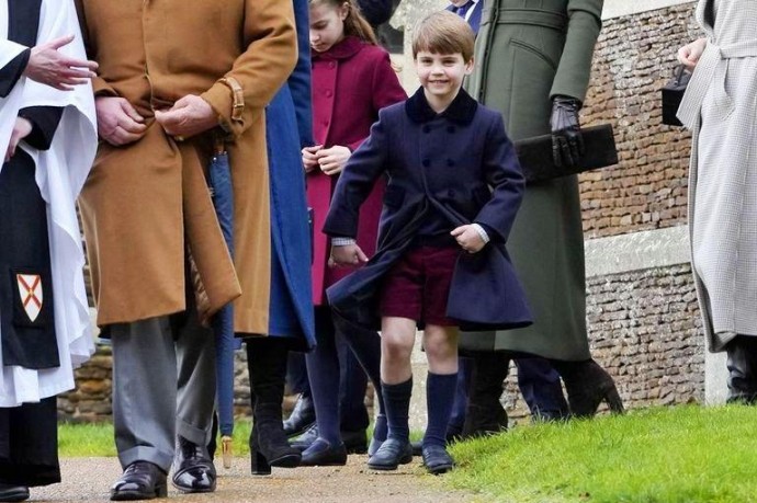 Чотирирічний принц Луї прийшов на різдвяну службу в шортах і знову розвеселив мережу