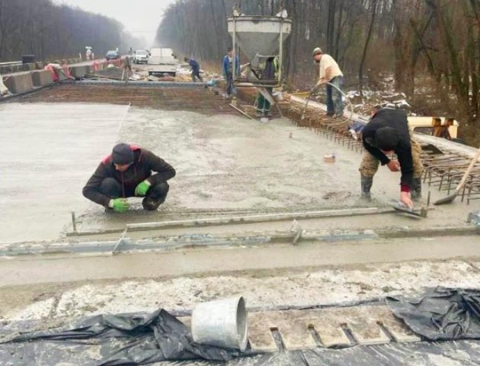 Відновили ремонт мосту на міжнародній трасі у Вінницькій області (Фото)