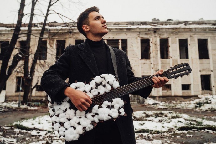 Співак YAKTAK зняв кліп на руїнах Будинку офіцерів у Вінниці (Відео)