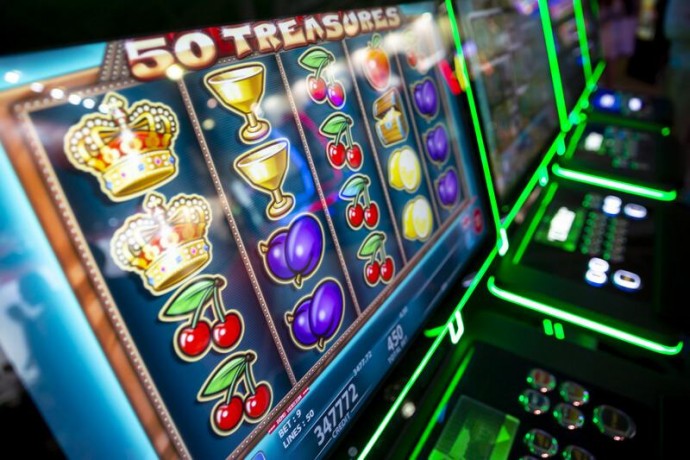 Игровой автомат в онлайн казино: чем он отличается от обычного? 