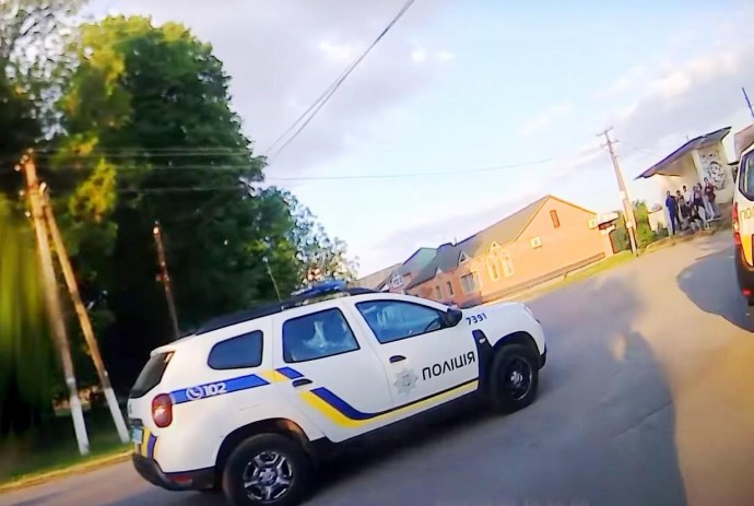 Нетверезий водій разом з «підмогою» накинувся на патрульних у Вінницькому районі (Відео)