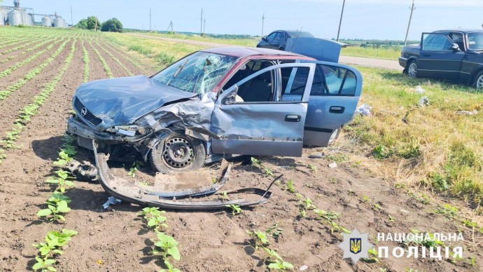 Водій «‎ГАЗу» зіткнувся з Opel у Липовецькій громаді. Постраждала пасажирка (Фото)