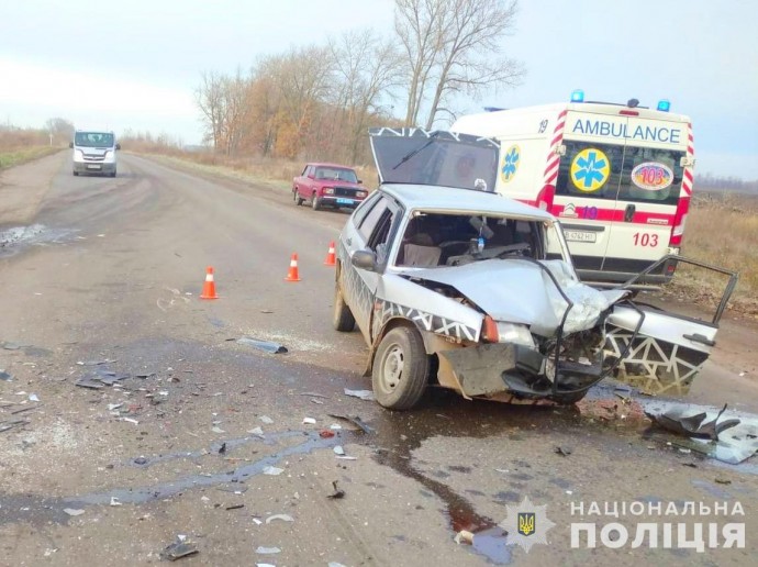 Водій «‎ВАЗу» зіткнувся зі Skoda у Вінницькому районі. Є постраждалі (Фото)
