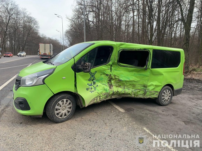 Два мікроавтобуси зіштовхнулися у Стрижавці. Постраждав водій та пасажир