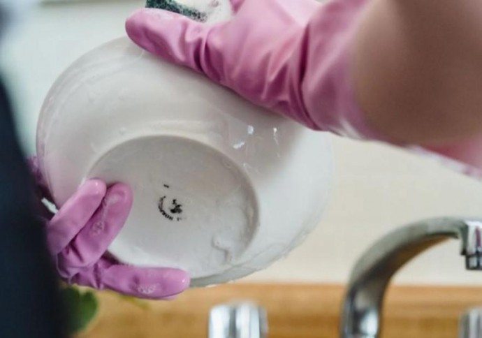 Скільки потрібно обполіскувати посуд від миючого засобу?
