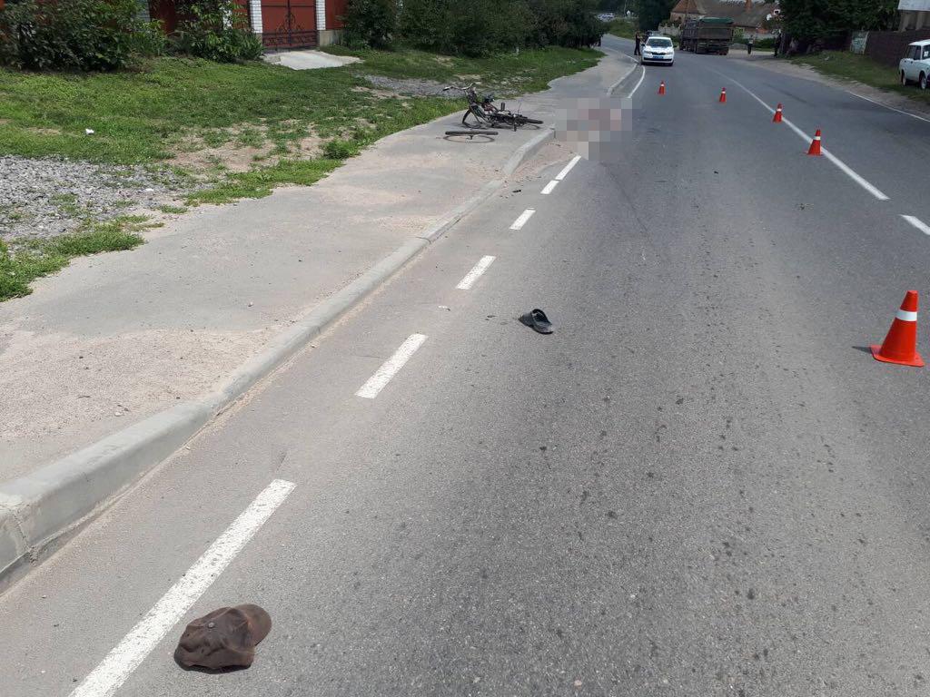 На Вінниччині під колесами «Камазу» загинув велосипедист (Фото)