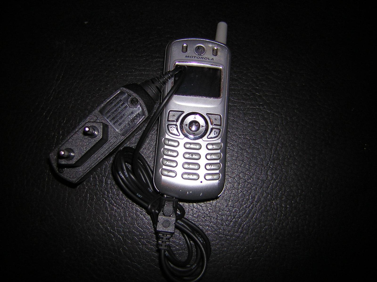 Продам мобильный телефон стандарта СДМА - Motoroll