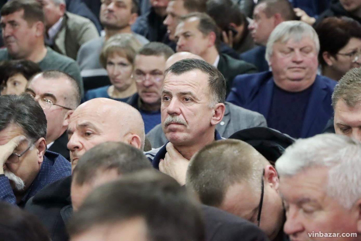 Гострі запитання: у Вінниці міністр Милованов спробував пояснити аграріям навіщо їм ринок землі (Фото+Відео)