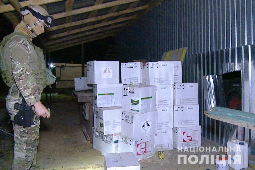 У Теплицькому районі затримали “гастролерів”, які викрали з ферми гербіциди на 1,5 мільйони гривень (Фото+Відео)