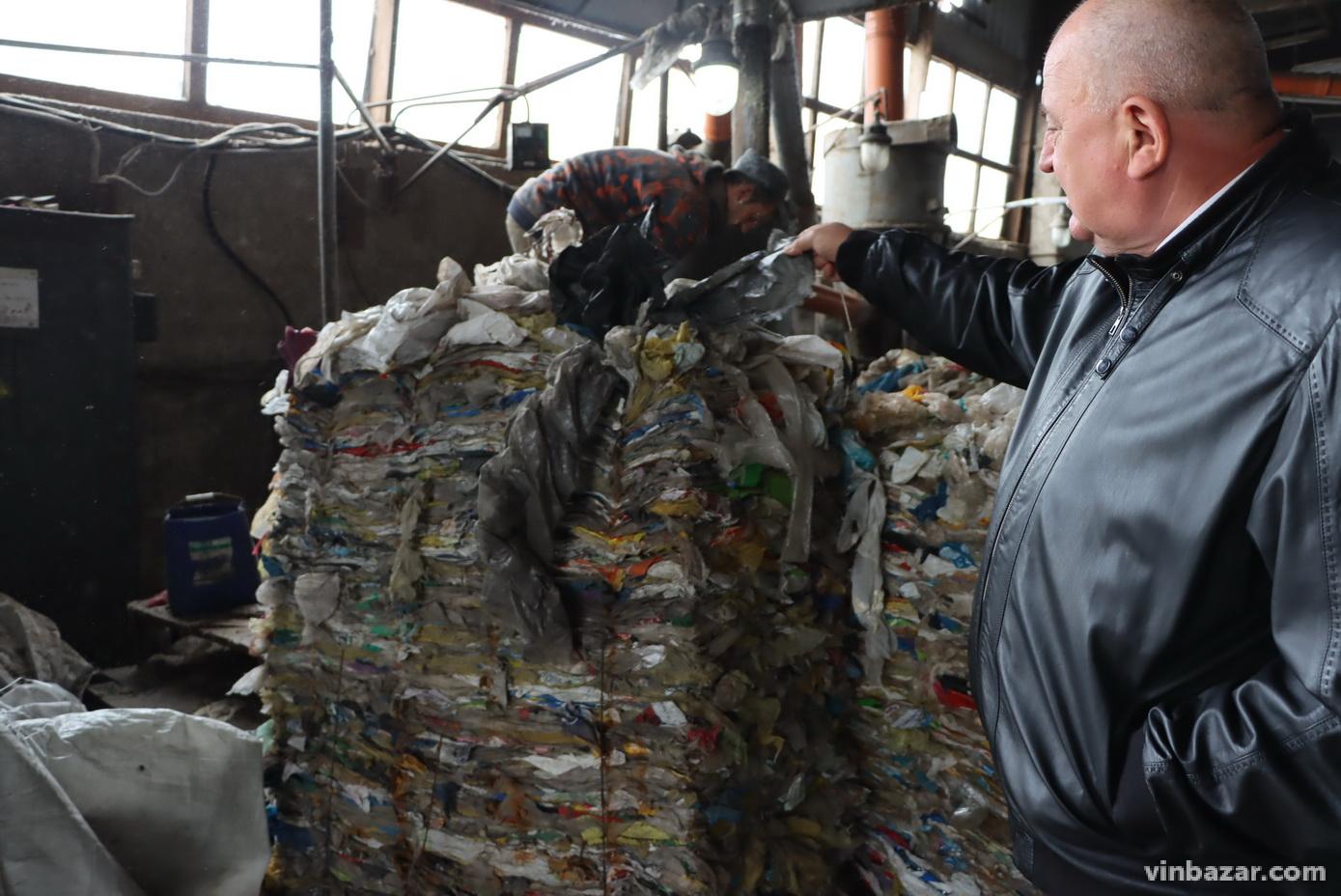 Завод у Вінниці виготовляє кришки для люків зі сміття. Продукцію експортують до Європи та Латинської Америки (Фото)