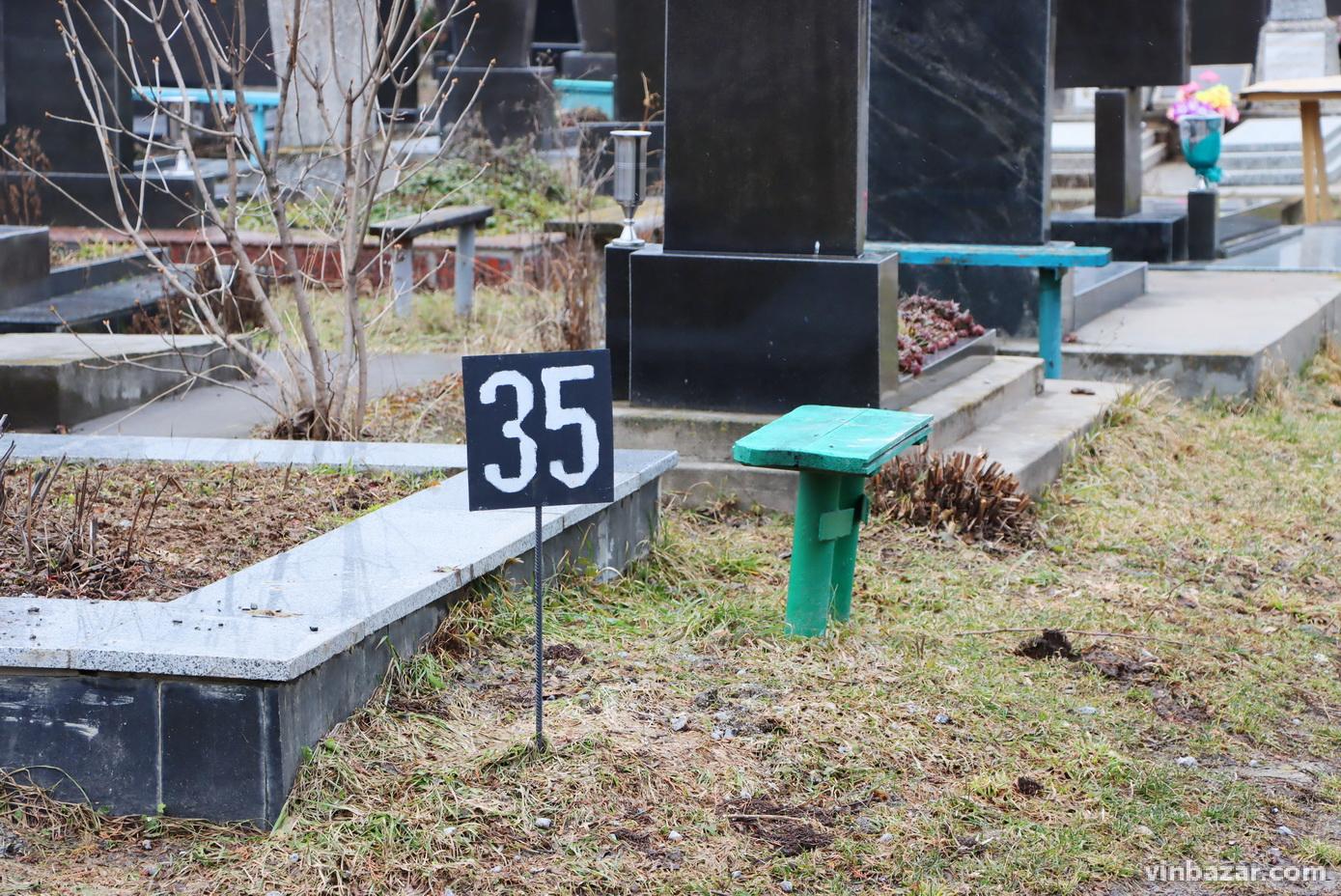 Донька Кашпіровського, “подвійні могили” та “нечисть” на Гелловін: чим особливе закрите кладовище “Підлісне” у Вінниці? (Фото)