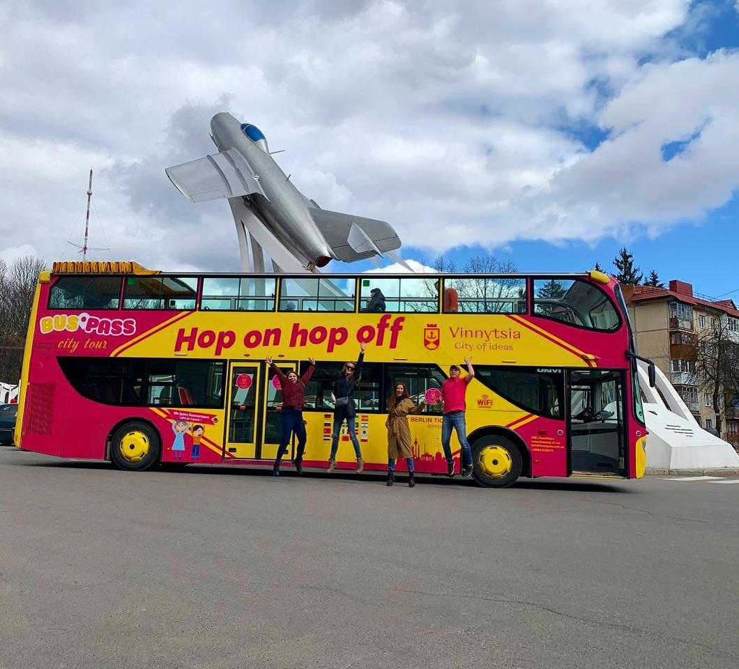 У Вінниці курсуватиме двоповерховий екскурсійний автобус-кабріолет BusPass (Фото)