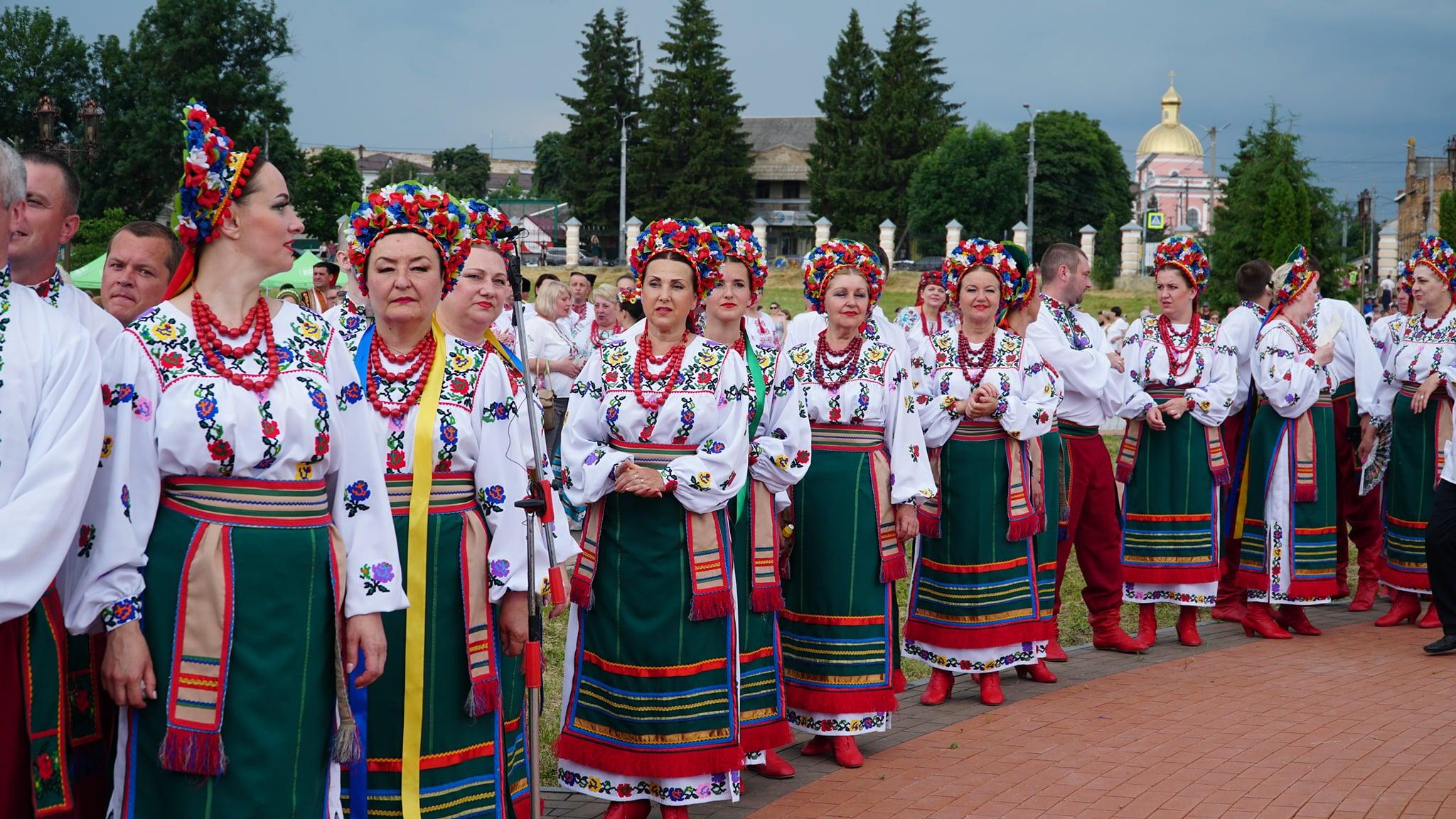На Вінниччині встановили рекорд України. 3512 людей одночасно заспівали 