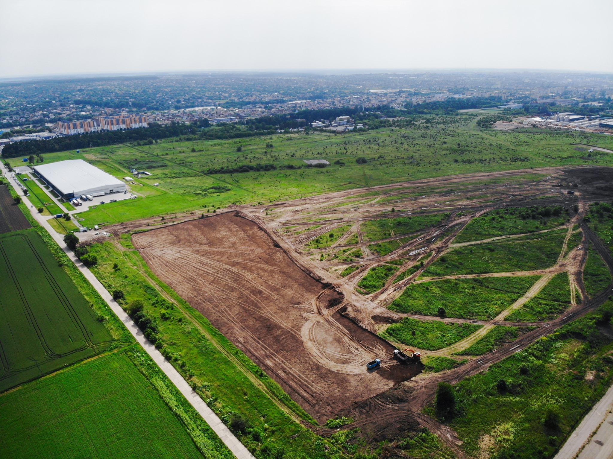 На Немирівському шосе готують ділянку під будівництво нового заводу компанії Head (Фото)