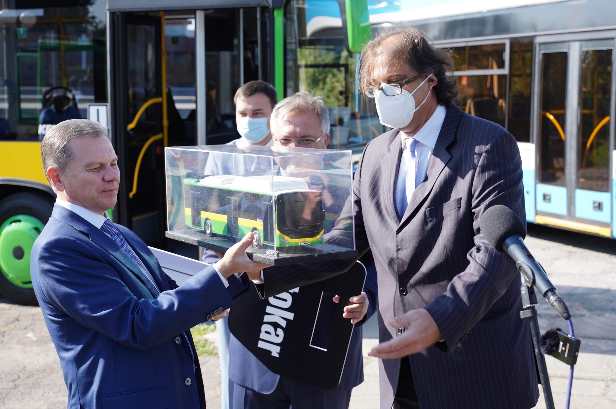 Вінниця отримала 10 нових муніципальних автобусів на газових установках (Фото)