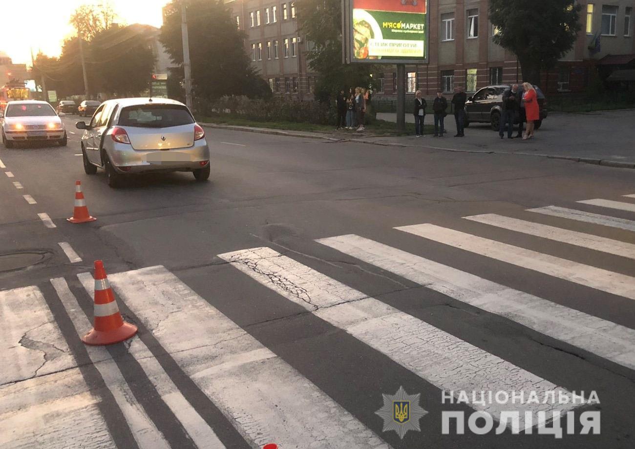 На проспекті Коцюбинського троє студенток потрапили під колеса Renault (Фото)