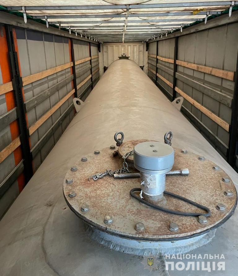 На Вінниччині викрили вантажівку, яка перевозила контрабандний спирт, вартістю 500 тисяч гривень (Фото)