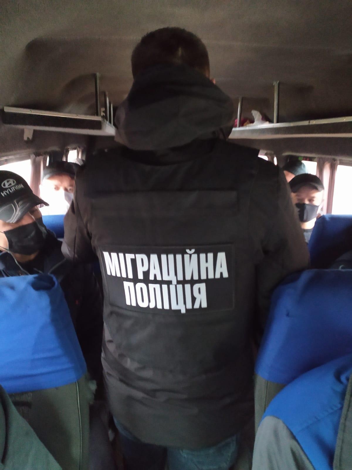У Вінниці виявили групу нелегальних мігрантів з Узбекистану (Фото+Відео)