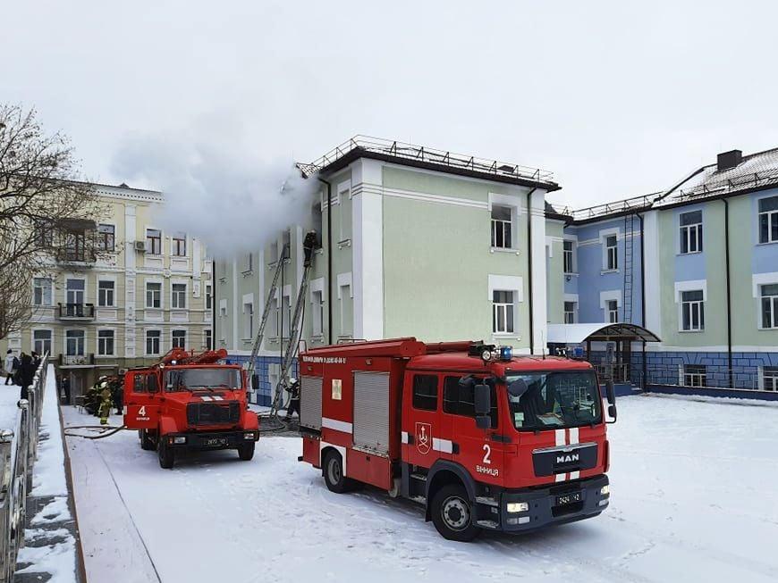 У Вінниці сталася пожежа в школі-гімназії №17 (Фото+Відео)