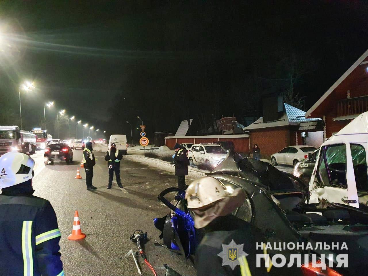 Поблизу Вінниці зіткнулися три автомобілі. Загинула жінка (Фото)