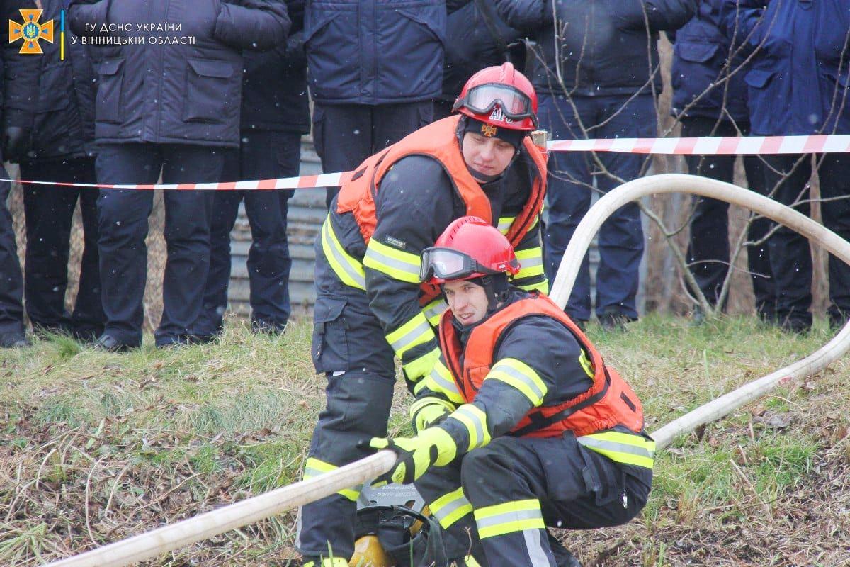 У Вінниці провели показові навчання з порятунку людей на кризі (Фото+Відео)