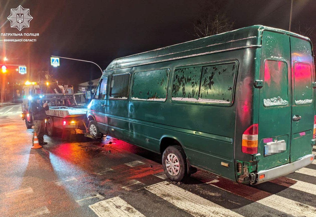 У Вінниці п’яний водій зіткнувся з чужою автівкою (Фото)