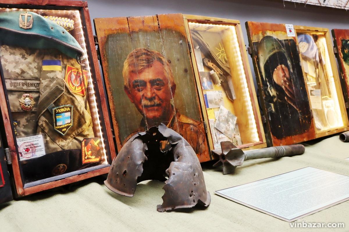 У Вінниці відкрили виставку «Блокпост пам’яті». Експозицію складають речі загиблих на Донбасі солдатів (Фото+Відео)
