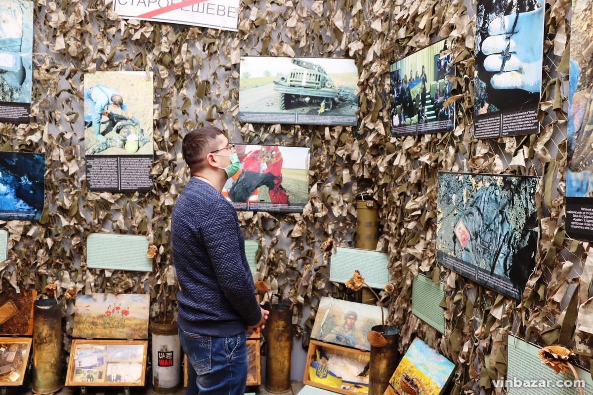 У Вінниці відкрили виставку «Блокпост пам’яті». Експозицію складають речі загиблих на Донбасі солдатів (Фото+Відео)