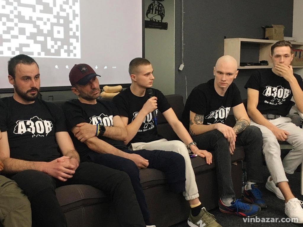 «Потрібно, щоб про «Азовсталь» почув весь світ», — поранені бійці «Азов» зібрали пресконференцію у Вінниці (Фото)